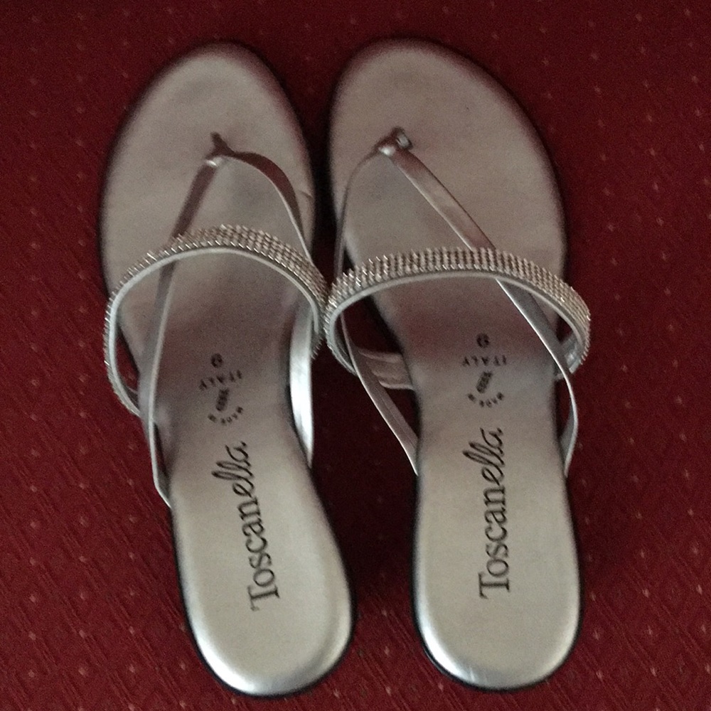 Black wedge heel slip on fun flip flop.